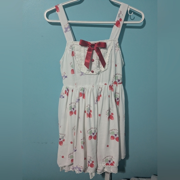 Lolita jumper with a cat and strawberry design - Picture 1 of 5